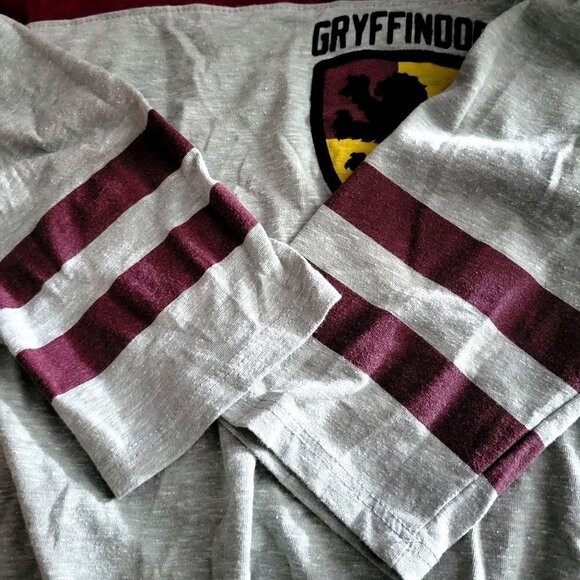 Warner Bros. Harry Potter Juniors XL Griffindor Lion Patch Jersey T-shirt - Picture 5 of 7